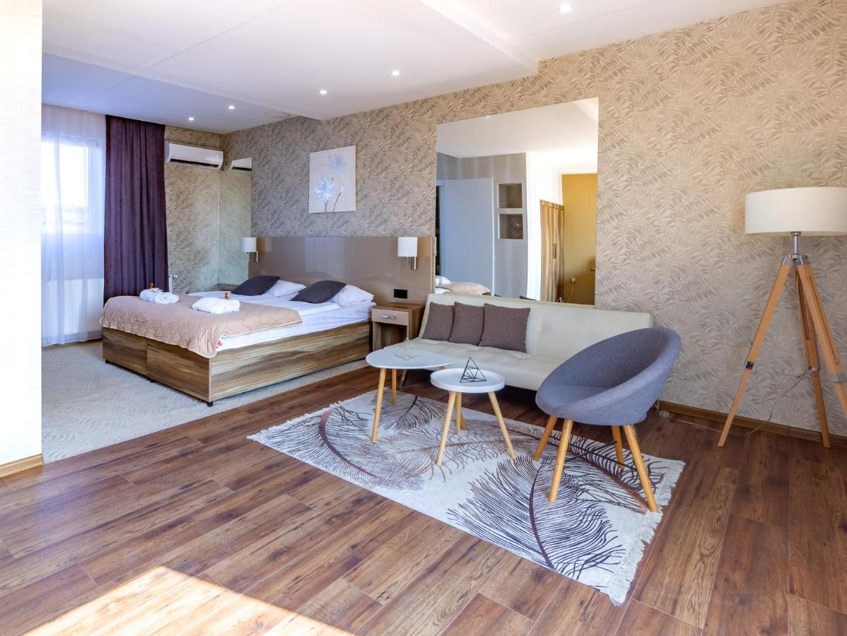Plaza La - Night&Spa Sremska Mitrovica Esterno foto