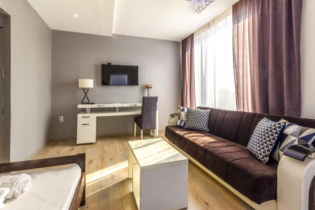 Plaza La - Night&Spa Sremska Mitrovica Esterno foto