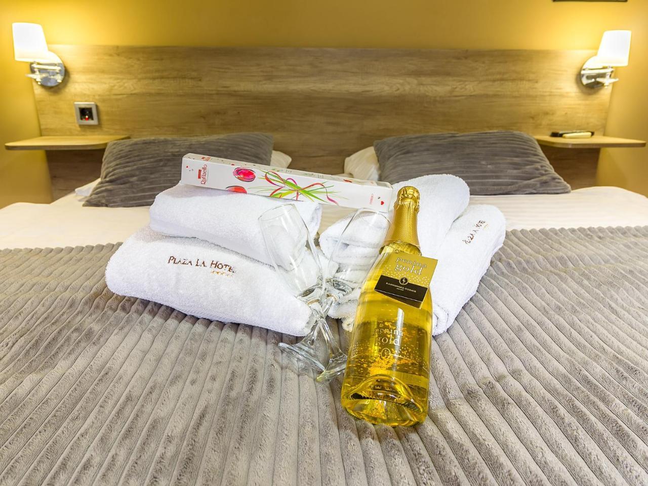 Plaza La - Night&Spa Sremska Mitrovica Esterno foto